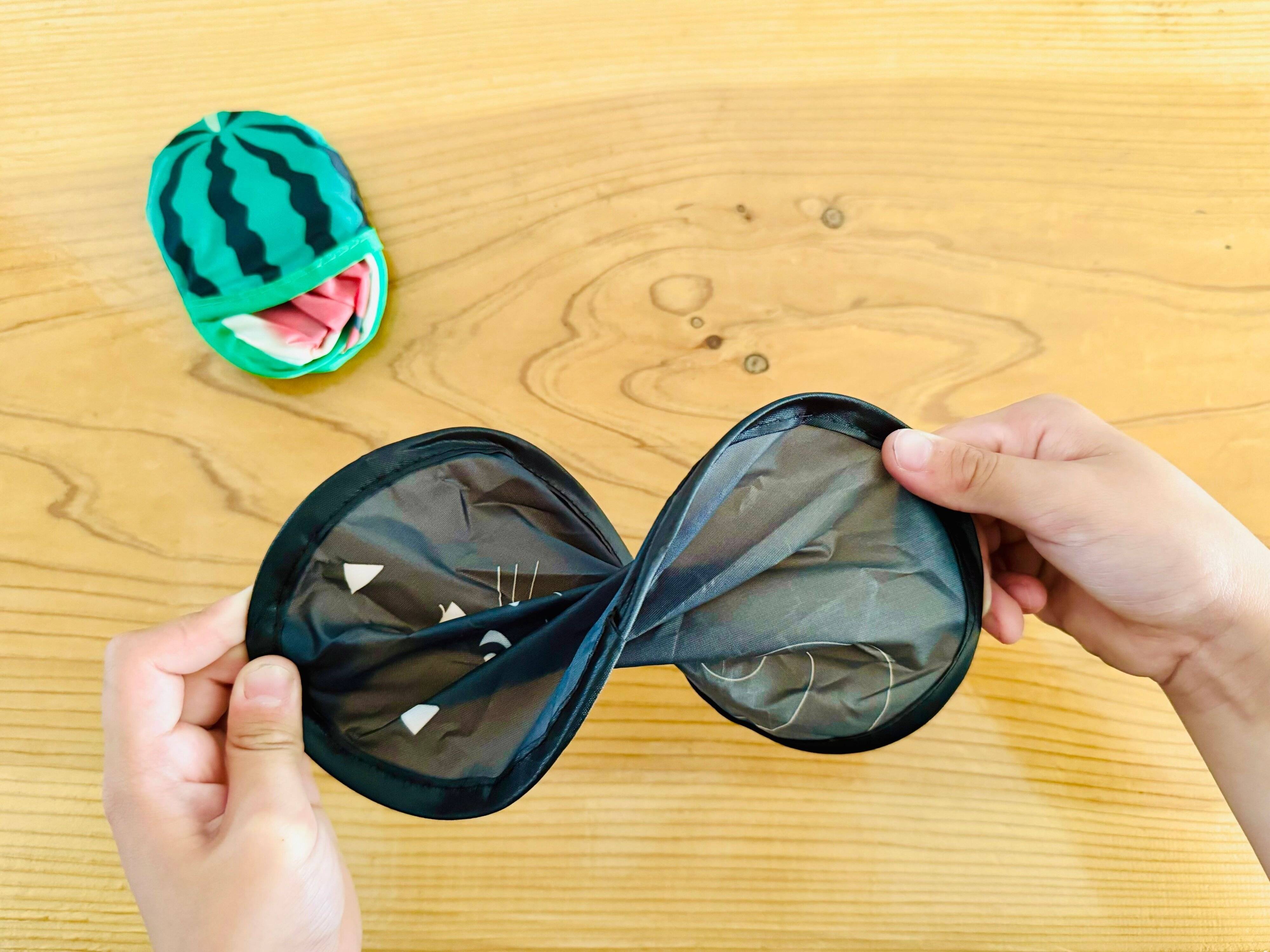 簡単に折りたためるダイソーのうちわ