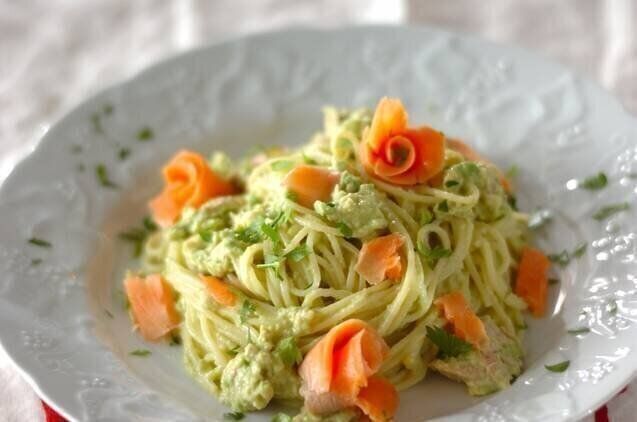 アボカドとサーモンの冷製パスタ