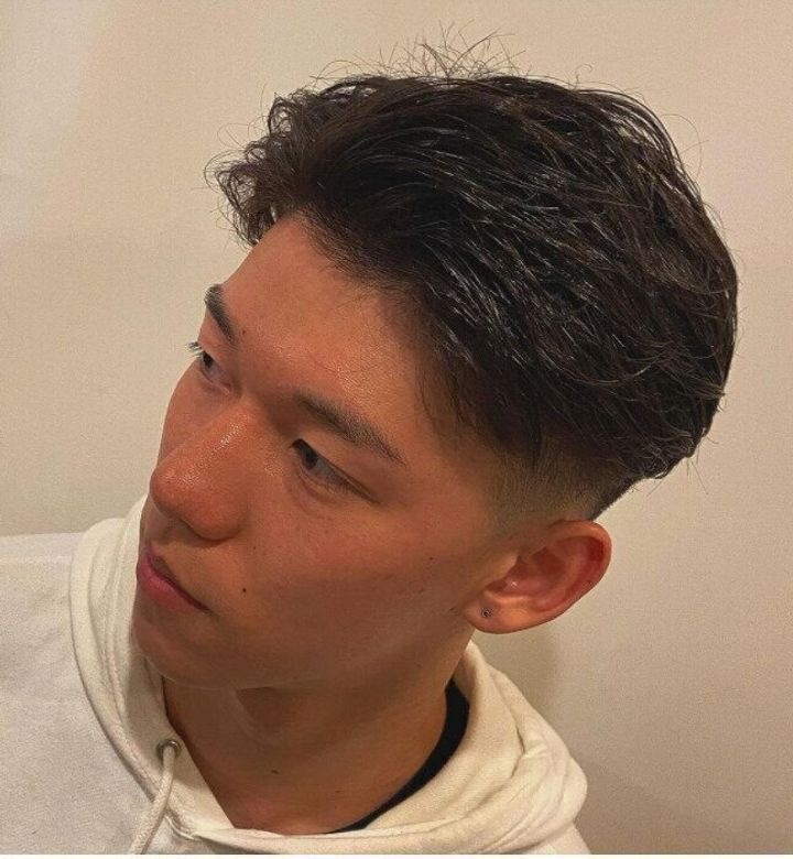 30〜40代男性におすすめの髪型ツーブロック。ジェルで簡単アレンジ!前髪かきあげツーブロック