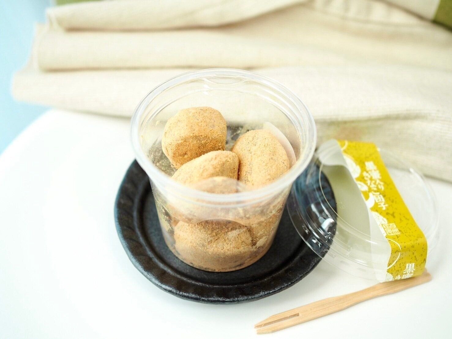 シャトレーゼ「黒蜜入りきなこ団子カップ入」商品写真