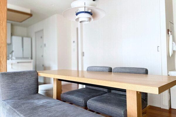 来客の集まるダイニング周り