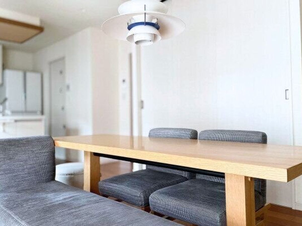 来客の集まるダイニング周り