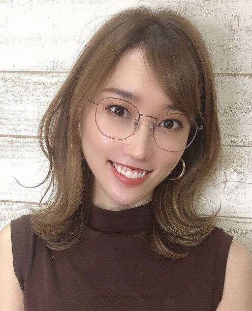 大人可愛いくびれがポイント！外ハネミディアム