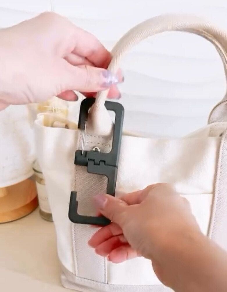 ひとつ持っておくと便利！「折りたたみカラビナフック」