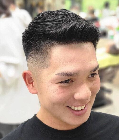 モテる流行のメンズパーマヘアカタログ 。緩めのパンチパーマで、直毛さんもセットしやすい髪型に！