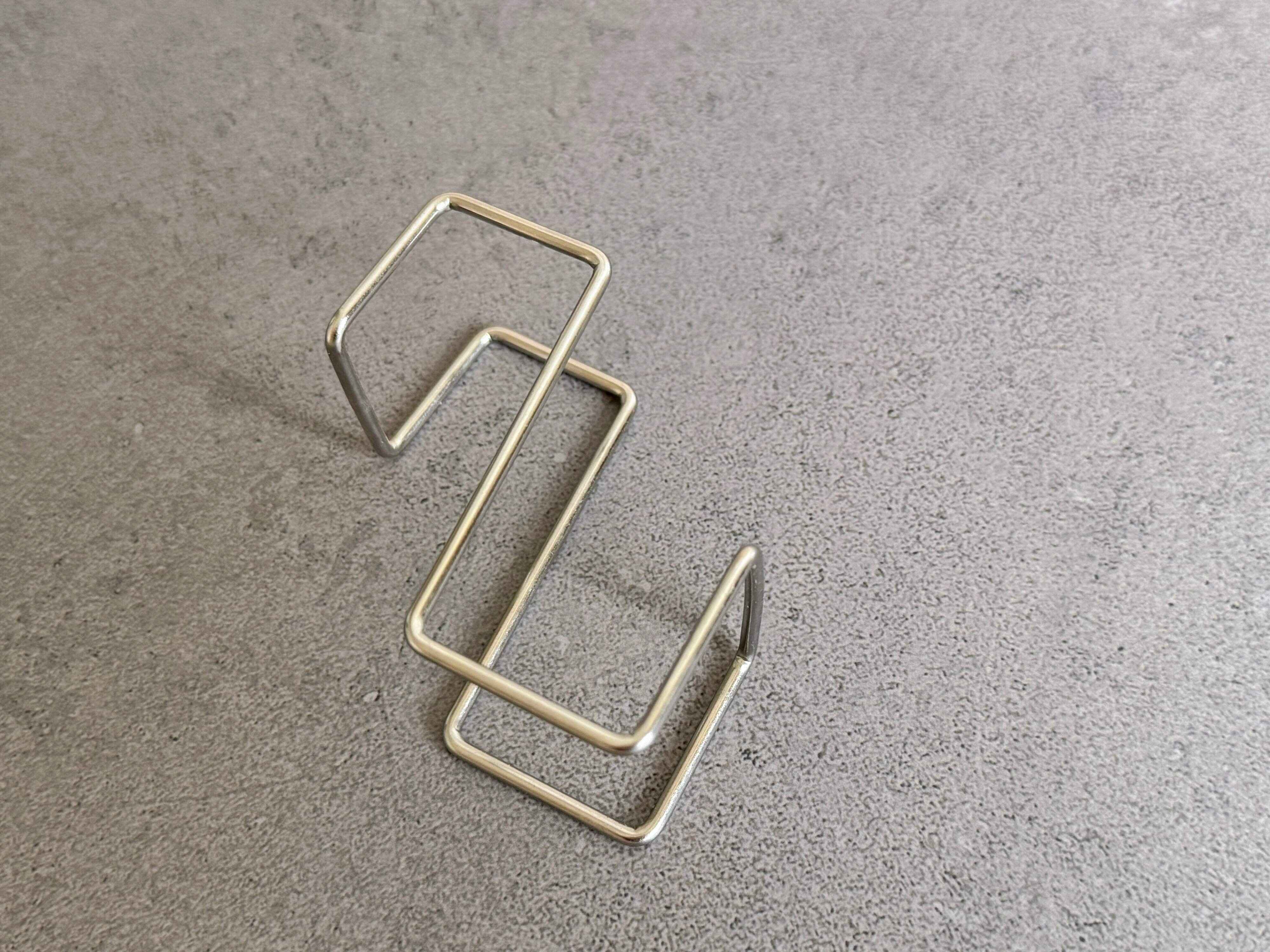 3．ステンレス扉につけるフック