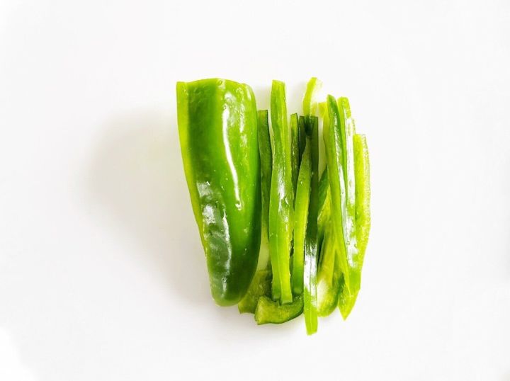 ピーマンを細切りにするとき 縦切り と 横切り どう使い分けてる サンキュ ピーマンを細切りにするとき 縦切り と 横切り どう使い分けてる サンキュ