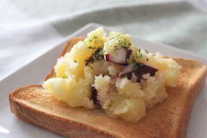 たことじゃがいものサンドイッチ