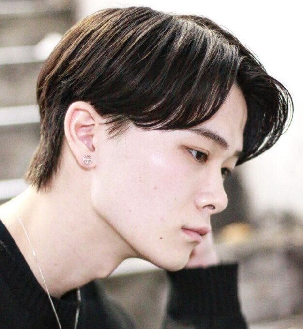 メンズ髪型ショートヘアカタログ。韓国風ハンサムウルフショート