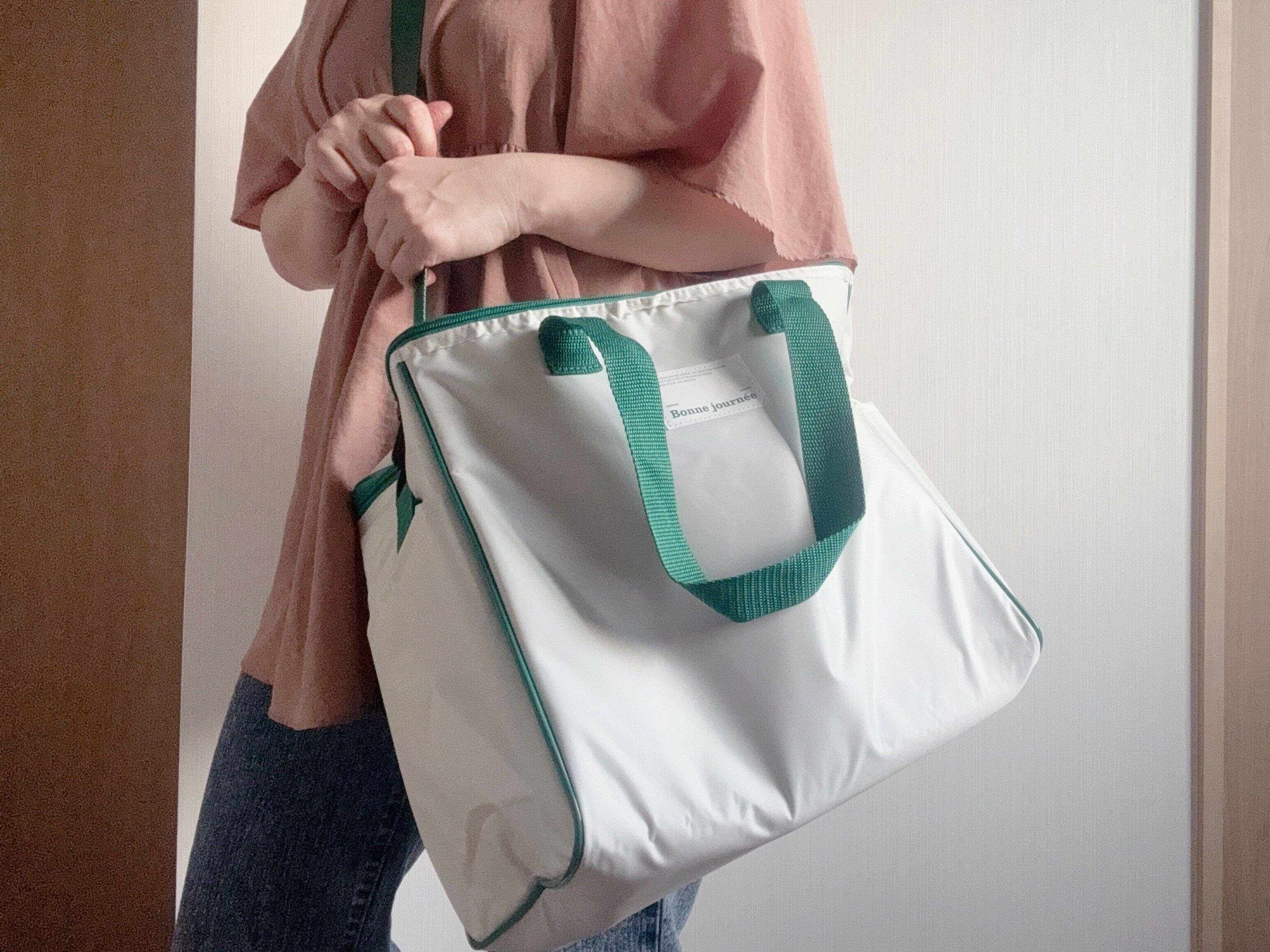 大容量でも安心のショルダーベルト付き