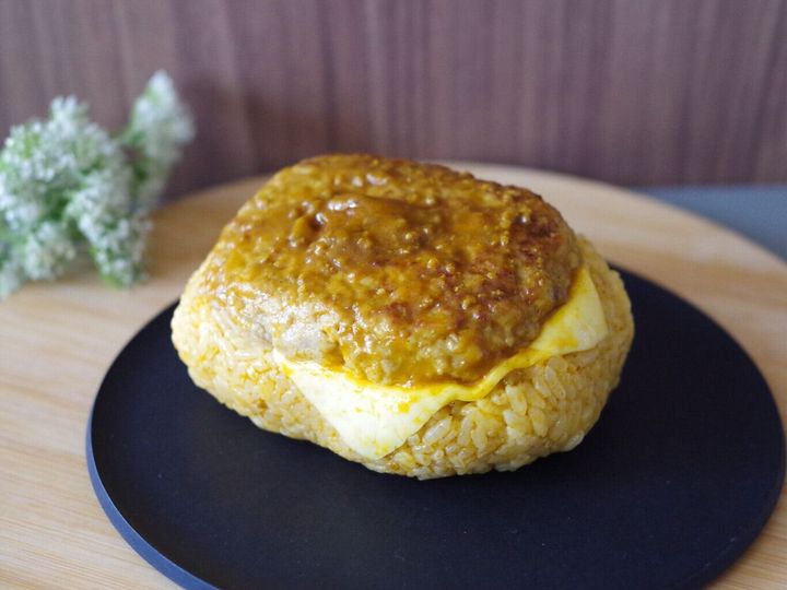 買わずにはいられない!【ロピア】不定期に販売されている“特大おにぎり”が絶品!