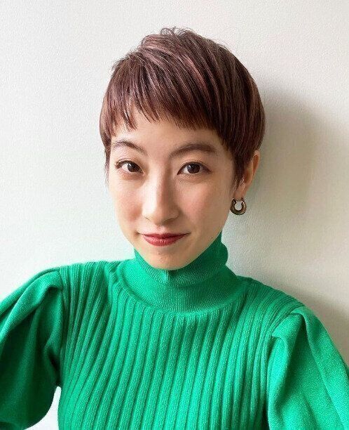 明るめカラーで大人スイートに！ベリーショート