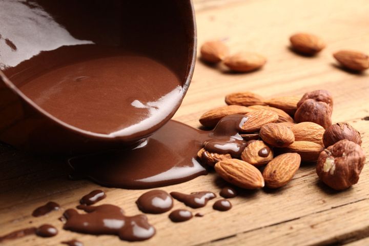 溶かしたチョコレート。