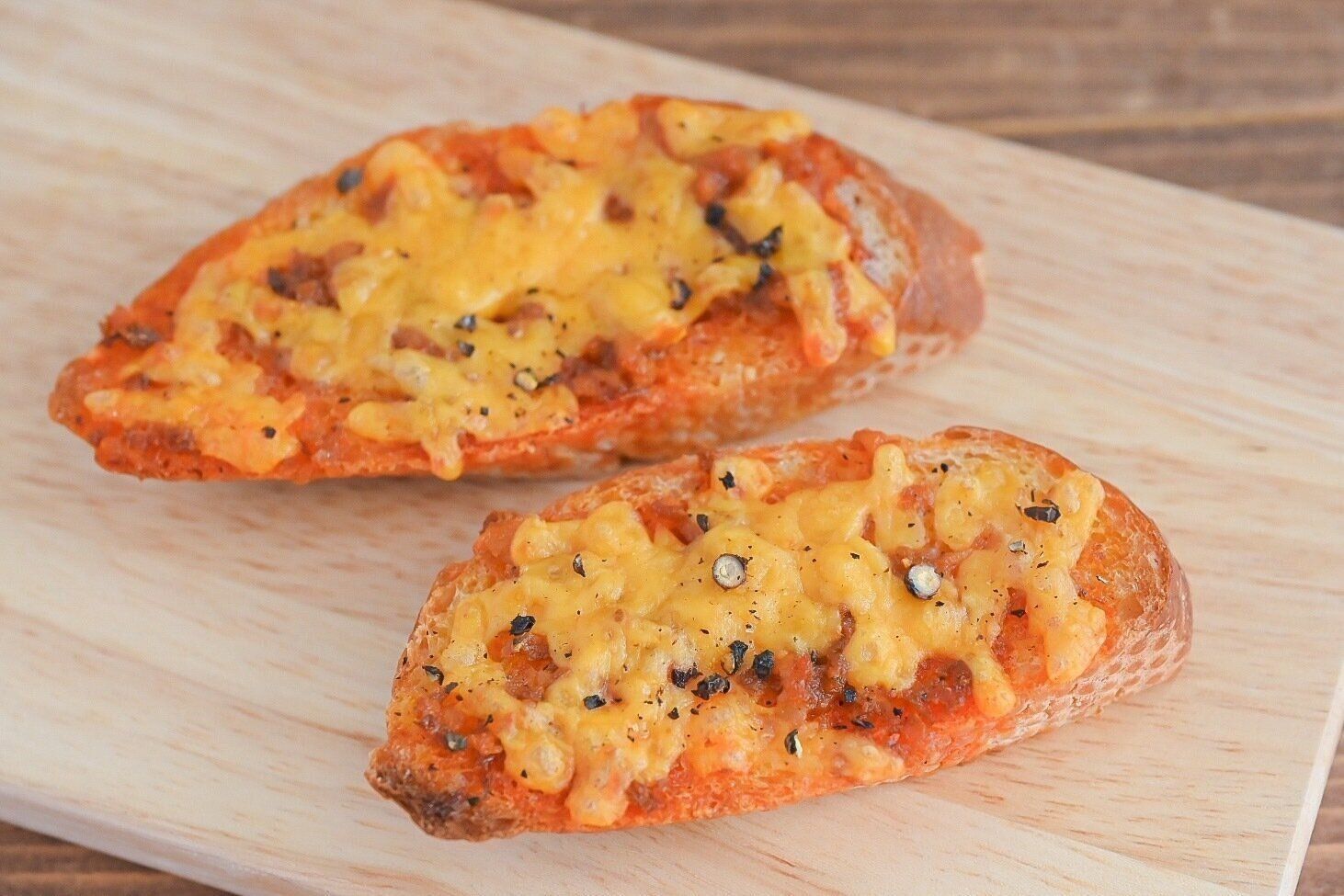 木の板にのったカニバゲット