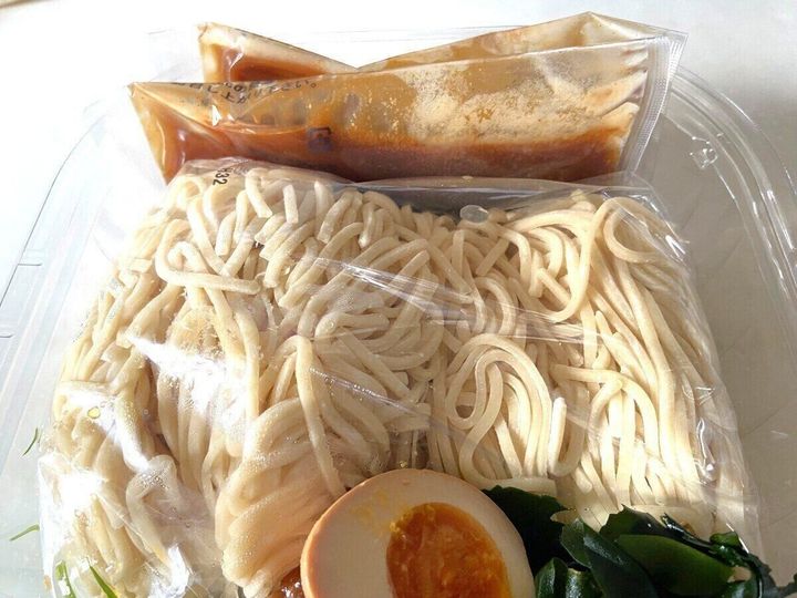 生麺とスープ