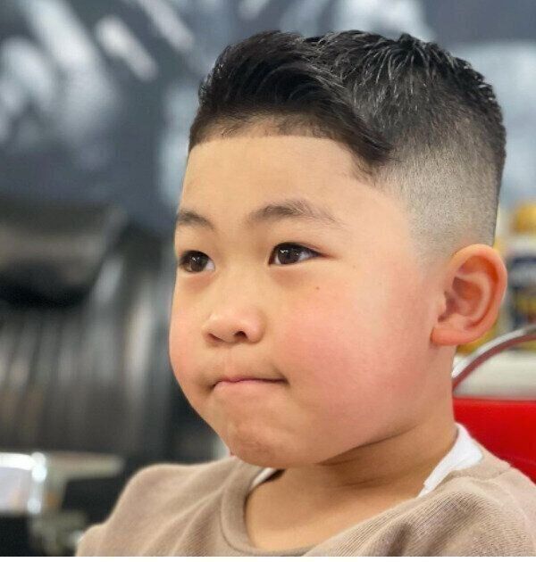 かきあげ前髪かっこいい！子供のバーバーヘアスタイル