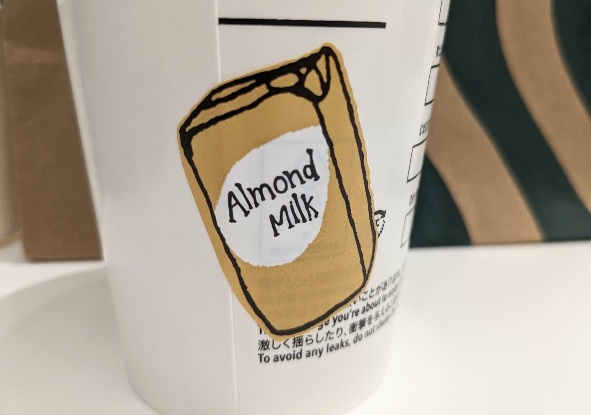 スターバックス　アーモンドミルク