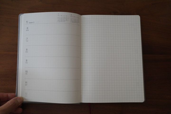 スエード調と色合いがかわいすぎる!無印良品の2025年のスケジュール帳は持てば気分が上がること間違いなし