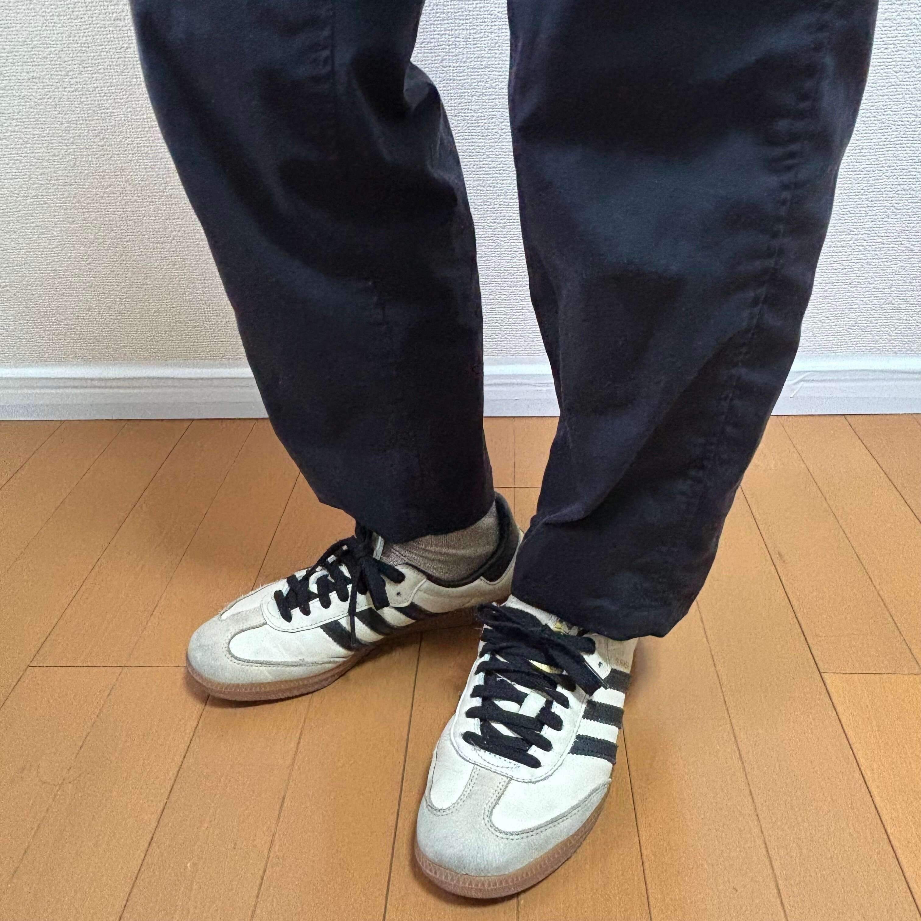 アディダスのサンバ