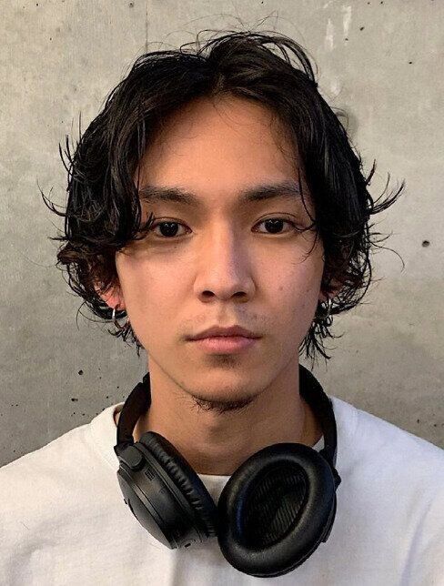 大人の余裕を感じる！ルーズウェーブウルフ