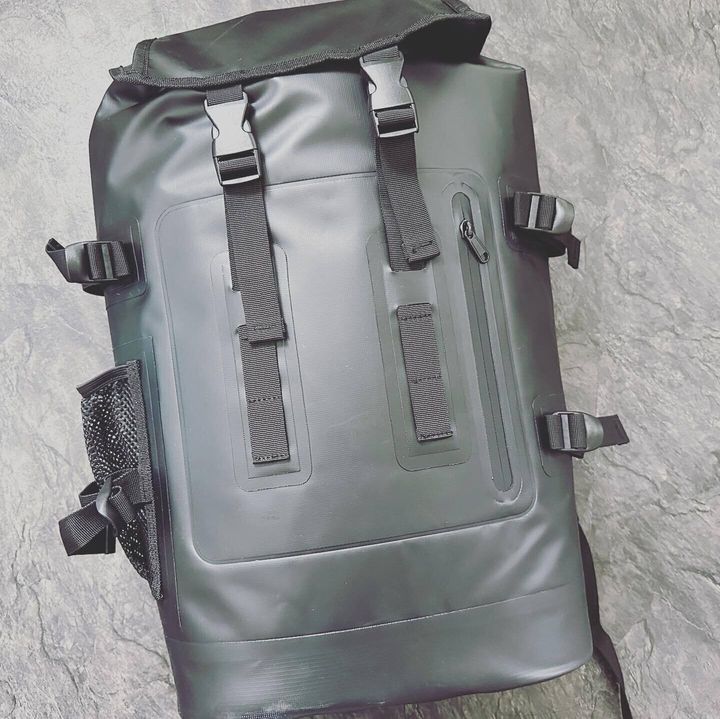 保温・保冷できる「防水サーモリュック」