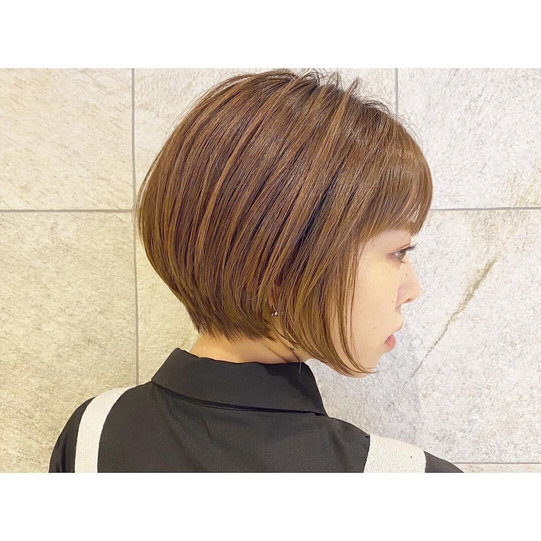 40代女性に似合うふんわりショートヘアスタイル！大人の余裕を感じさせる前下がりショートボブ