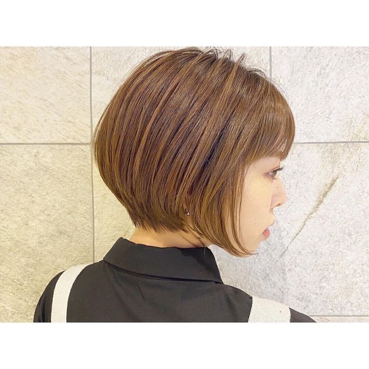 40代女性に似合うふんわりショートヘアスタイル!大人の余裕を感じさせる前下がりショートボブ
