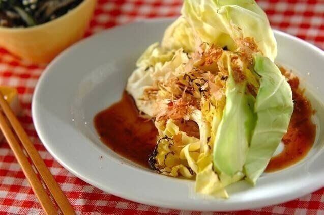 かつお節入りシンプル焼き春キャベツ