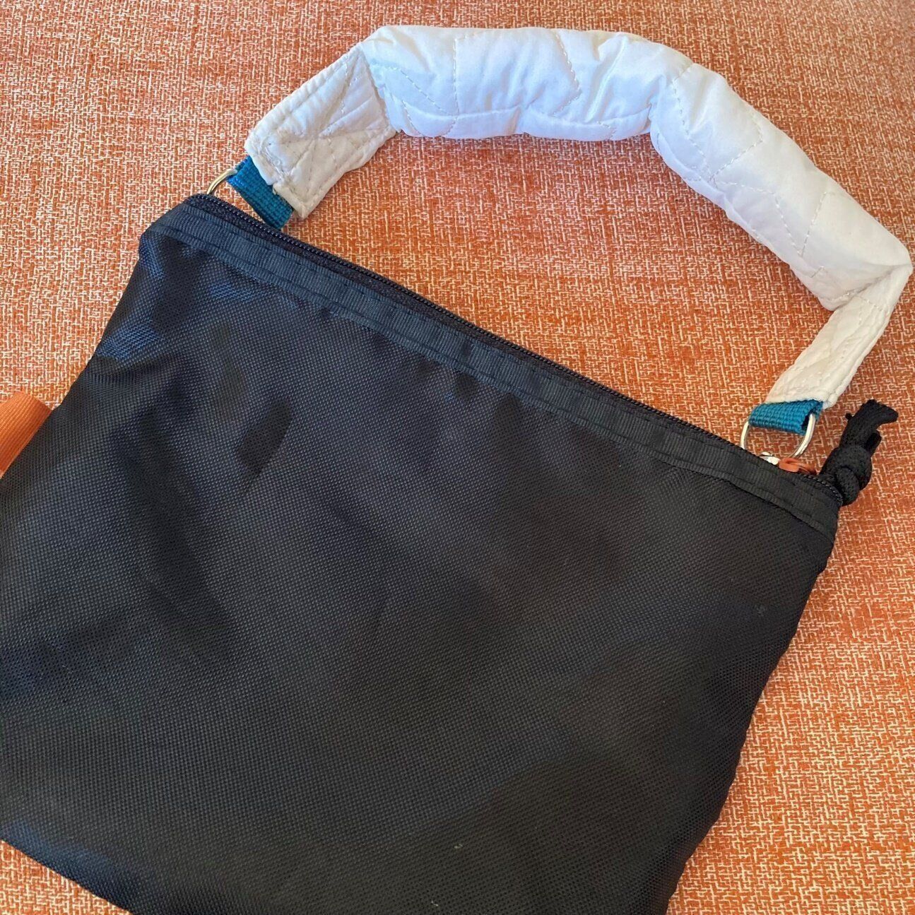 220円には見えない高見え！見つけたら絶対買って！おしゃれで機能も充実のDAISOｘTGC「ハンドストラップ」に大満足