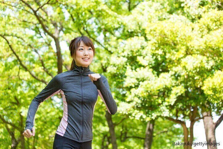 ウォーキングなどの適度な運動で体を温める