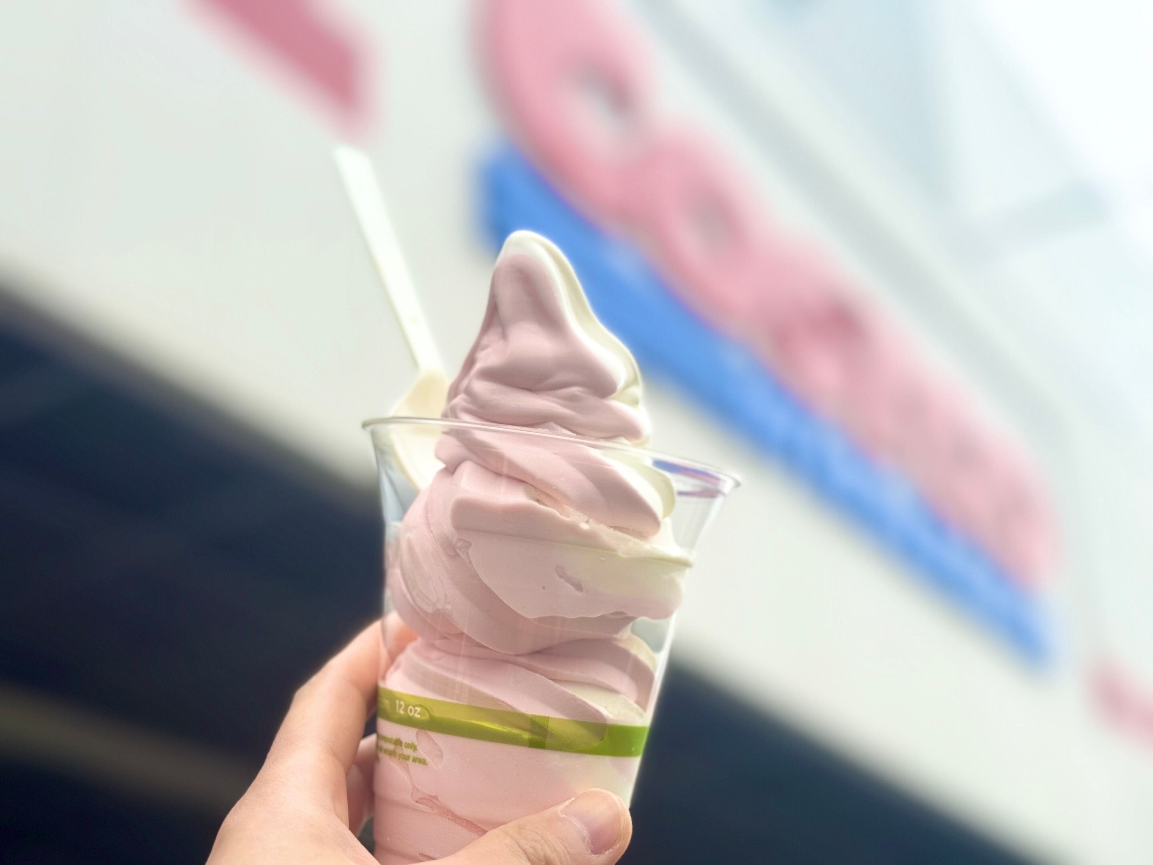 コストコ　ラズベリーヨーグルトソフト