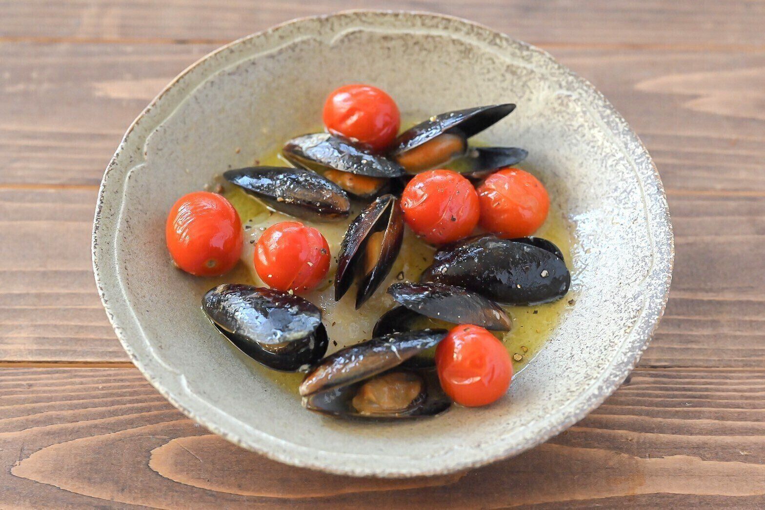 皿に盛られたアクアパッツァ