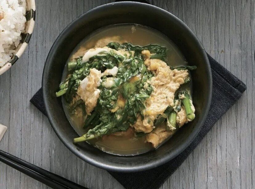 季節の野菜がおいしく味わえるさっと煮♪春菊の卵とじ