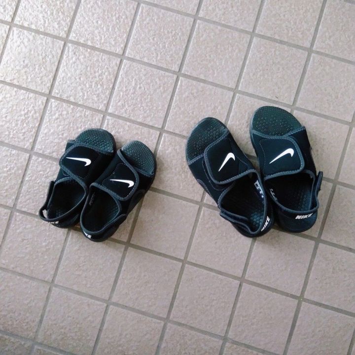 子ども靴が臭い すぐできる消臭方法 靴洗い4選 サンキュ 子ども靴が臭い すぐできる消臭方法 靴洗い4選 サンキュ