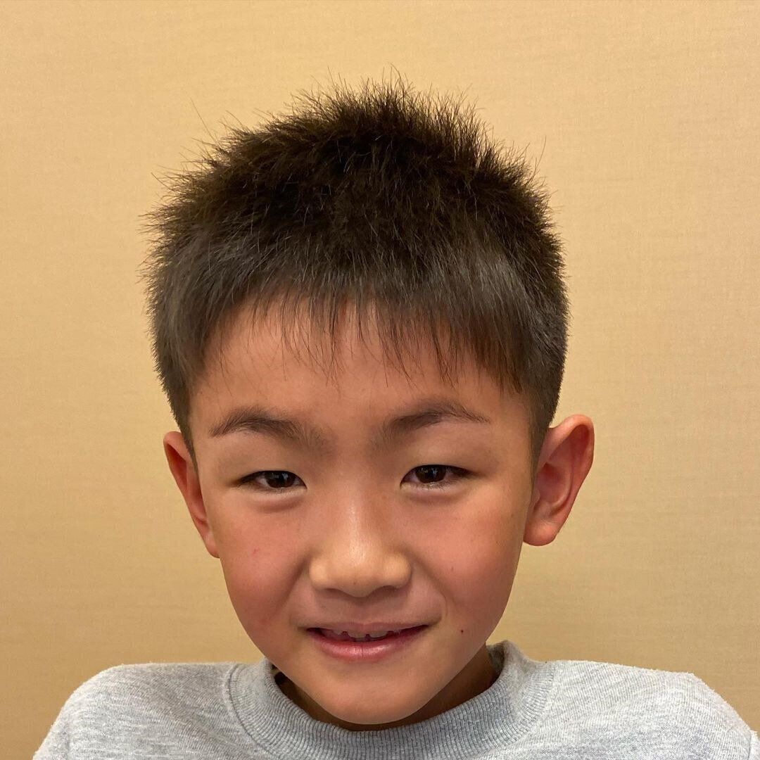 おしゃれ小学生男子の髪型・ヘアカタログ！爽快感のあるスポーツカットで習い事もバッチリ！！