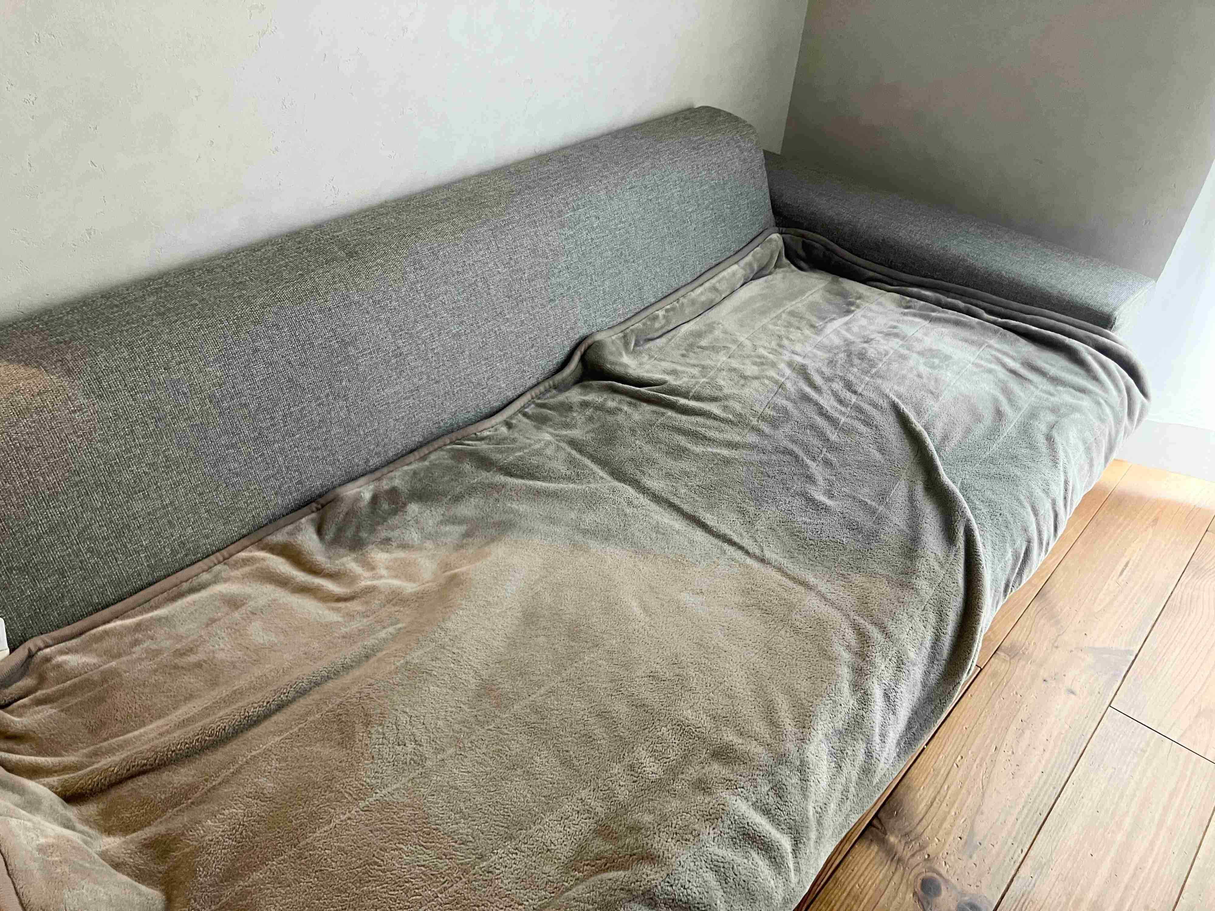 ソファに敷いています