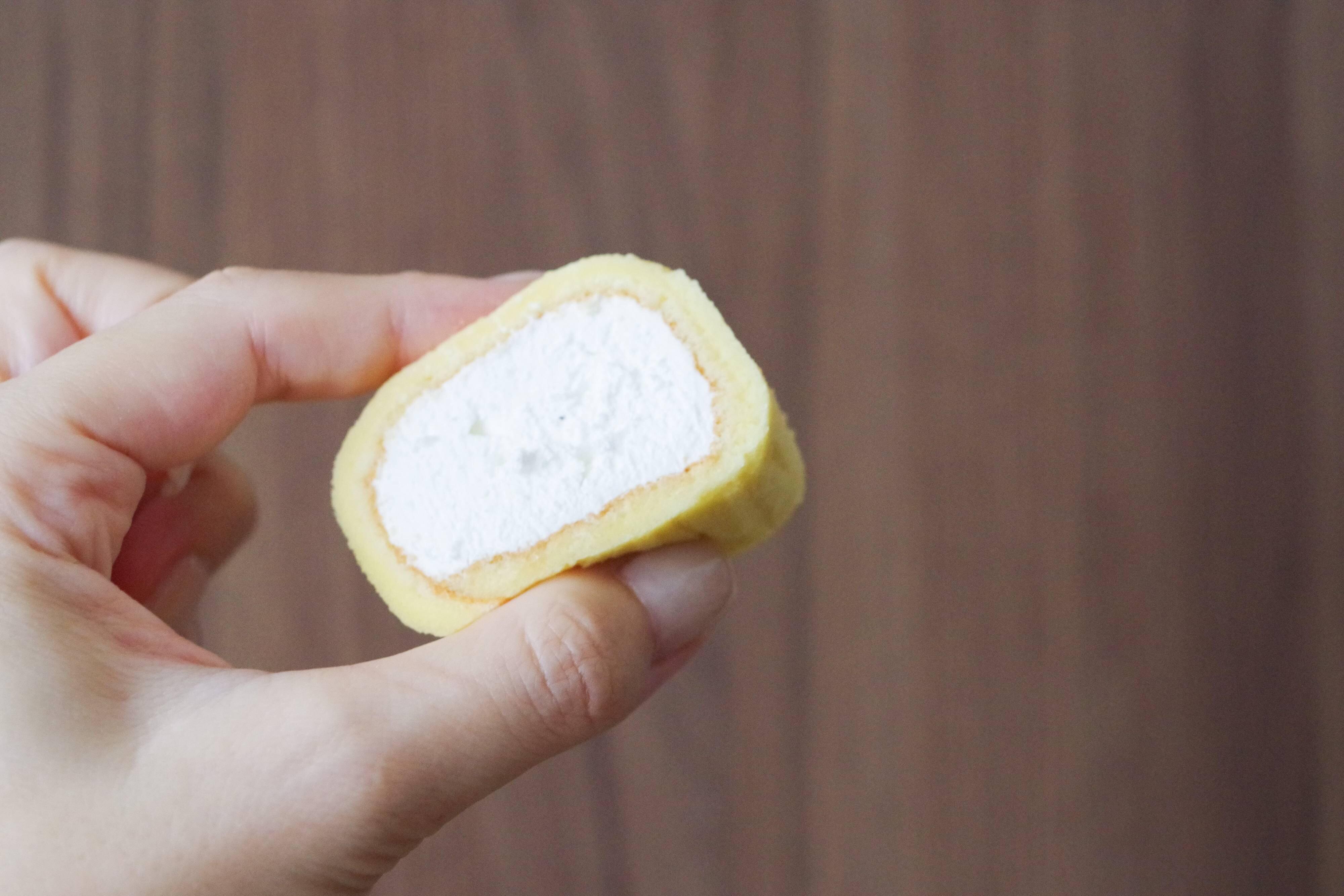 ようやく買えたロピアの大容量スイーツ！見つけたら即買いしたい1個約60円のミニロールケーキ