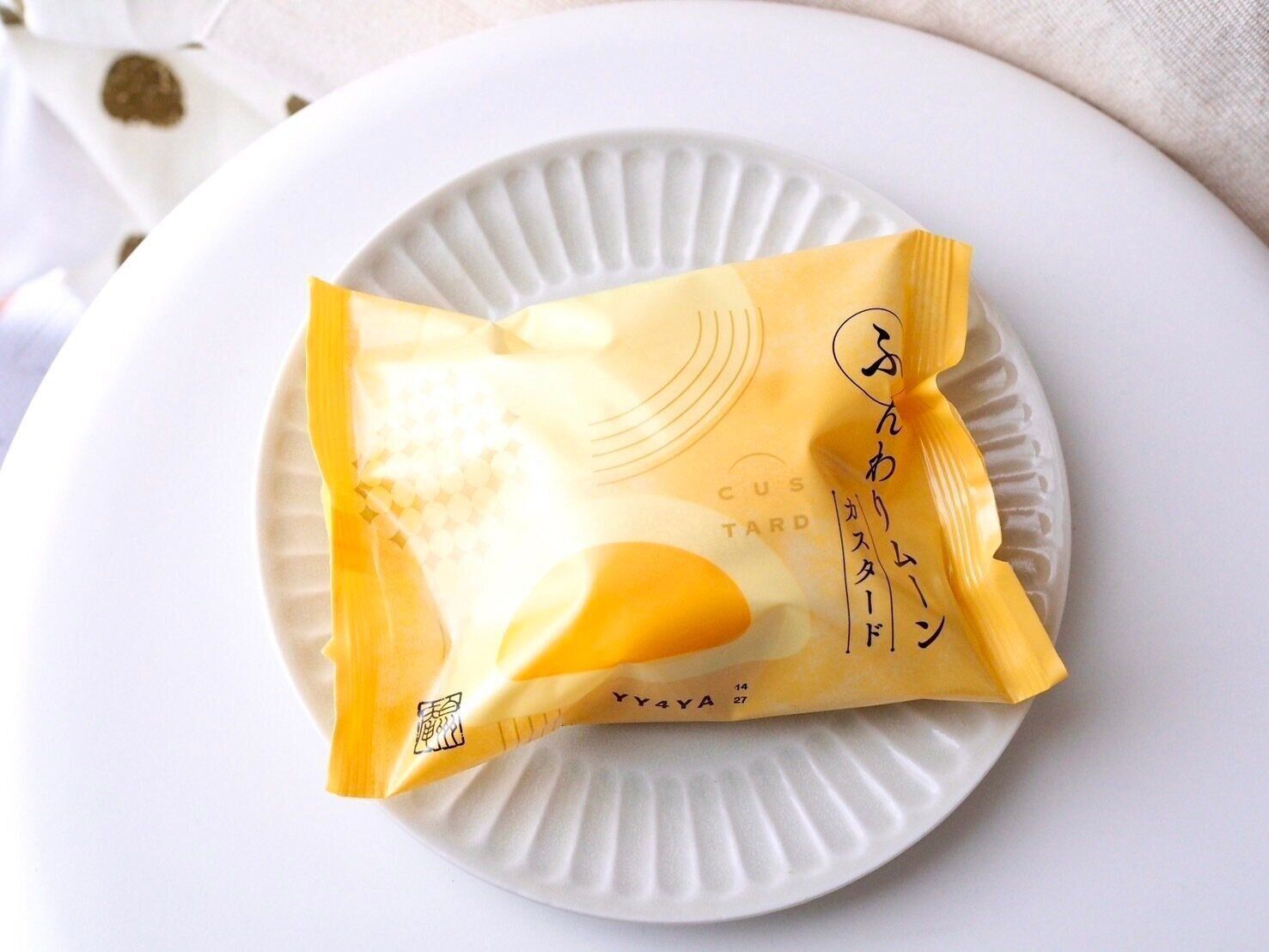 シャトレーゼ「ふんわりムーン　カスタード」商品写真