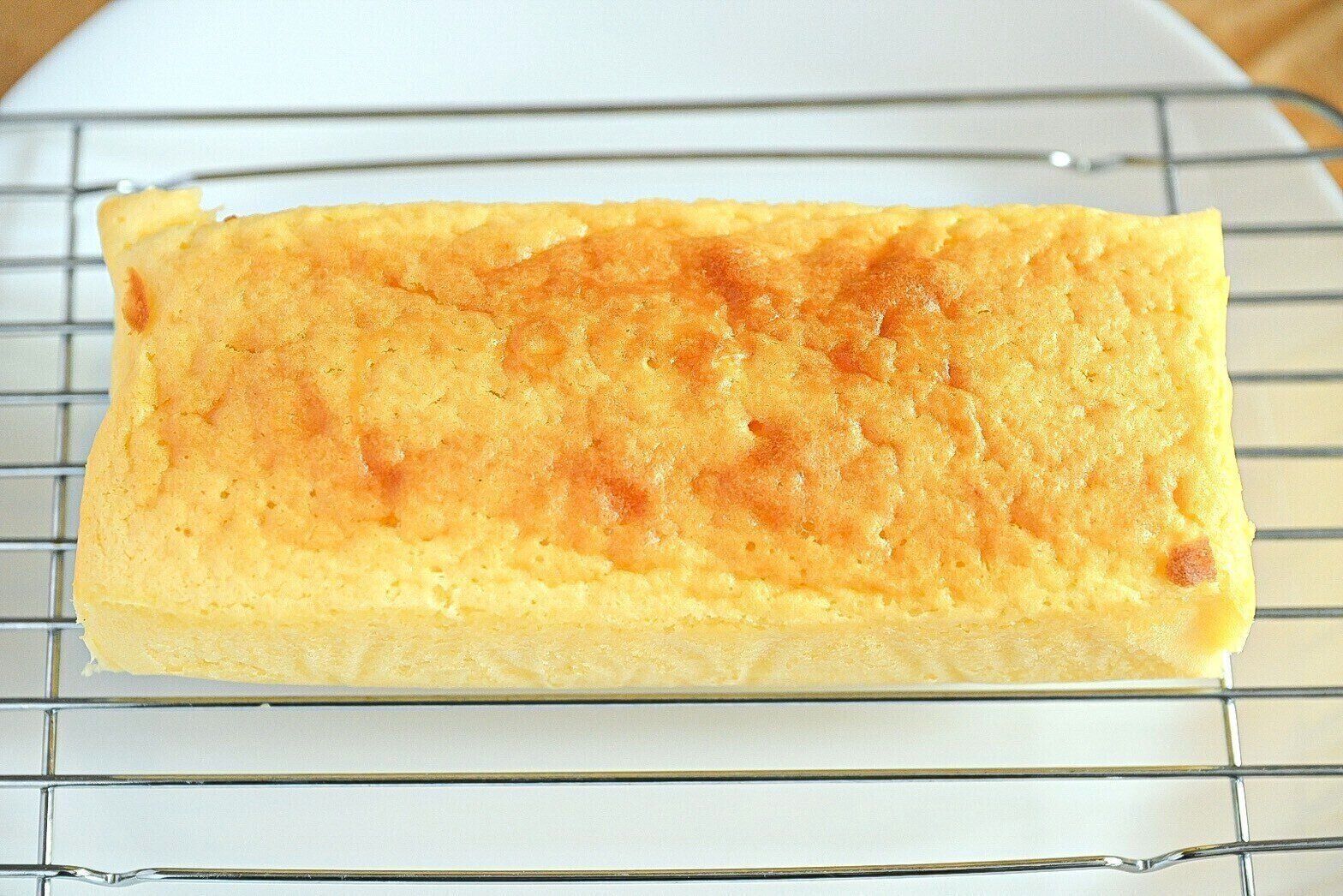 焼き上がったベイクドチーズケーキ