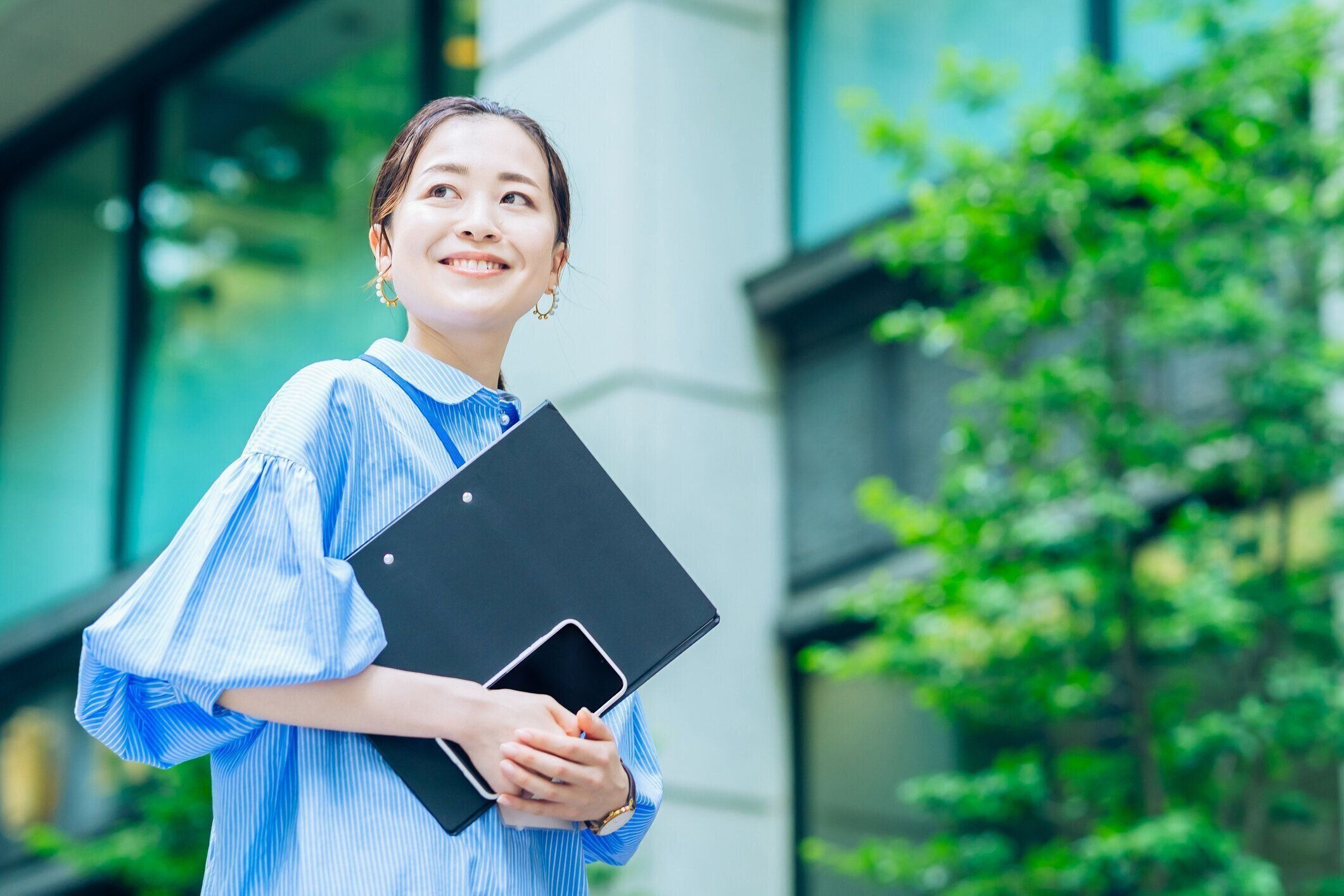 ハニーズで見つけたブラウスおすすめ10選！オフィスカジュアルも紹介