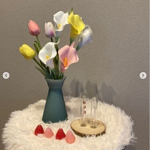 【セリア】セリアのカラーリリーはフラワーベースに入れるだけでおしゃれ度アップ