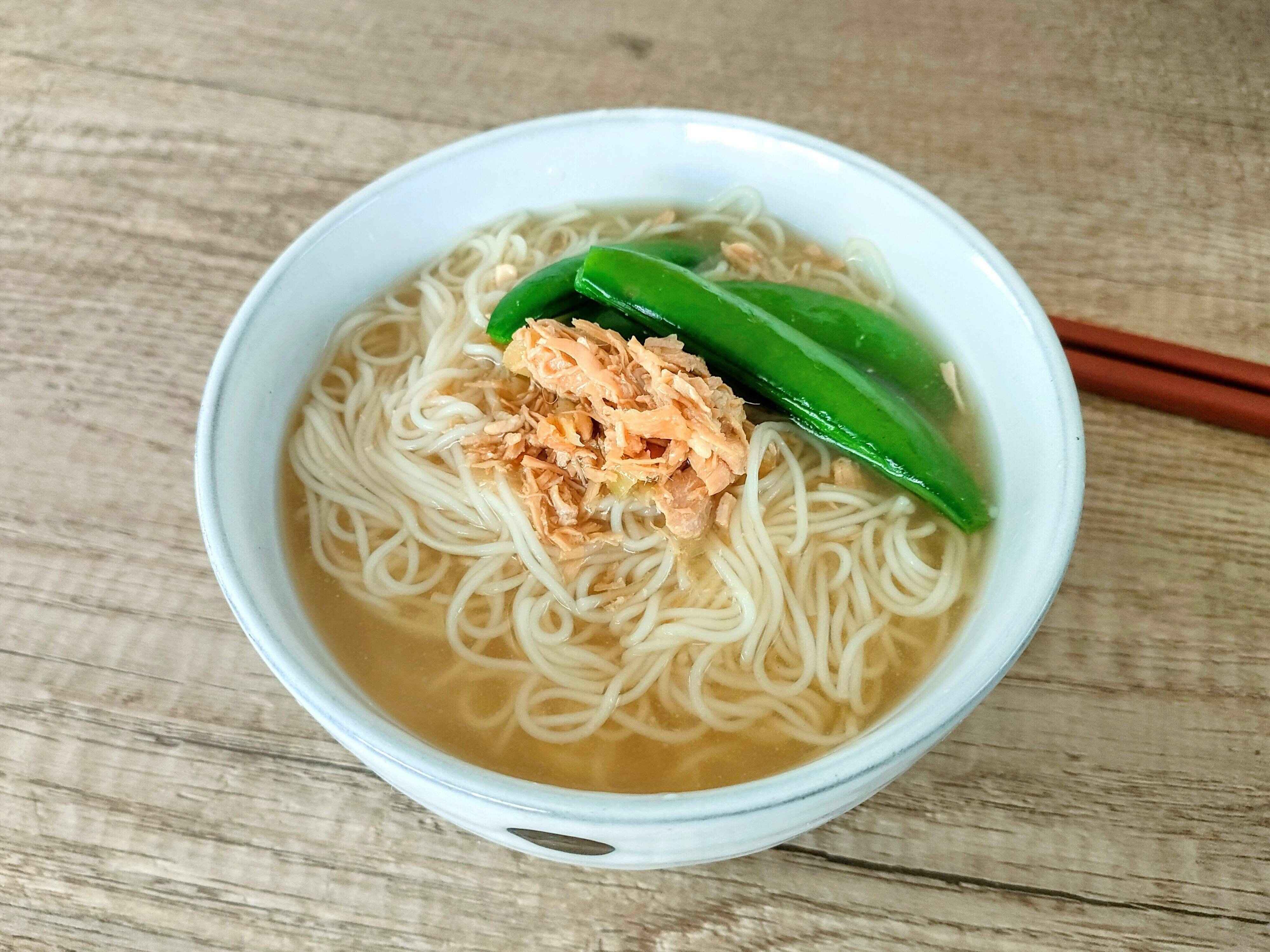 鶏かぼすつゆをかけたそうめん