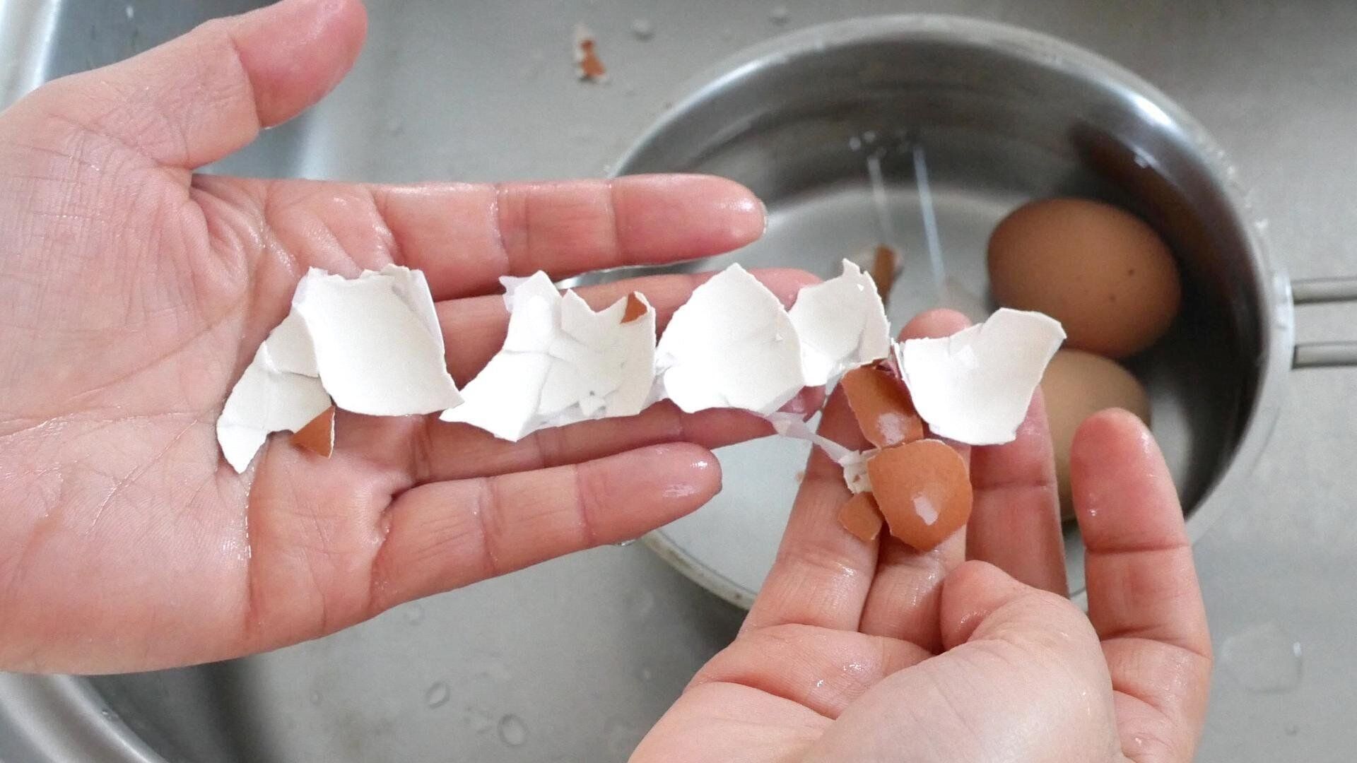 茹で卵の殻剝き