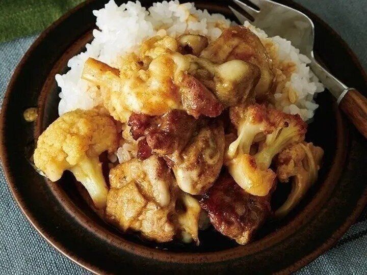 チキンとカリフラワーのチーズ焼きカレー