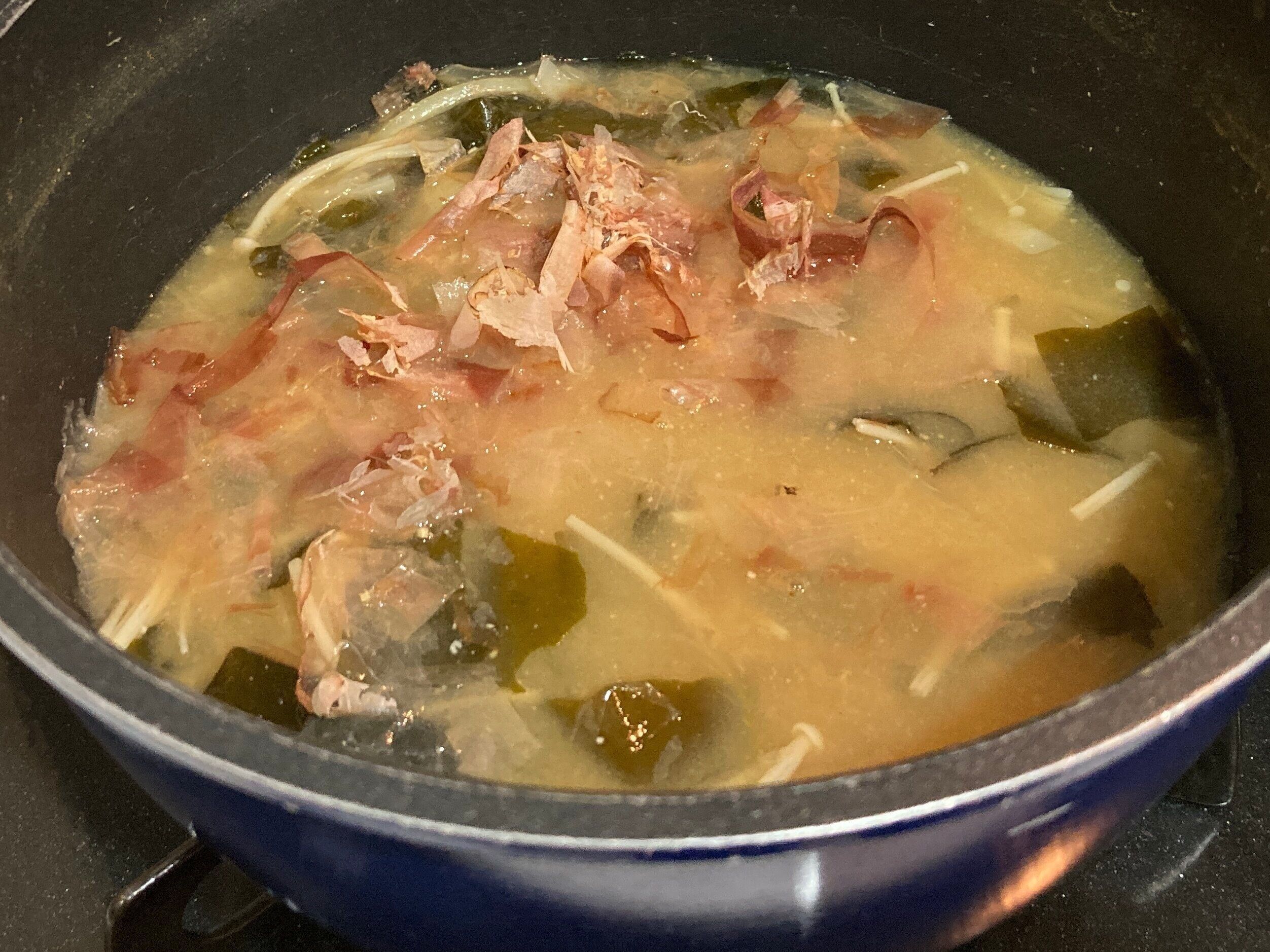 かつお節を入れたお味噌汁