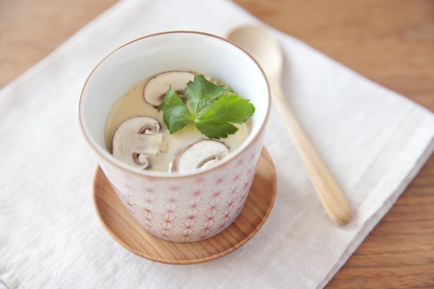 旨味たっぷり！マッシュルーム茶碗蒸し