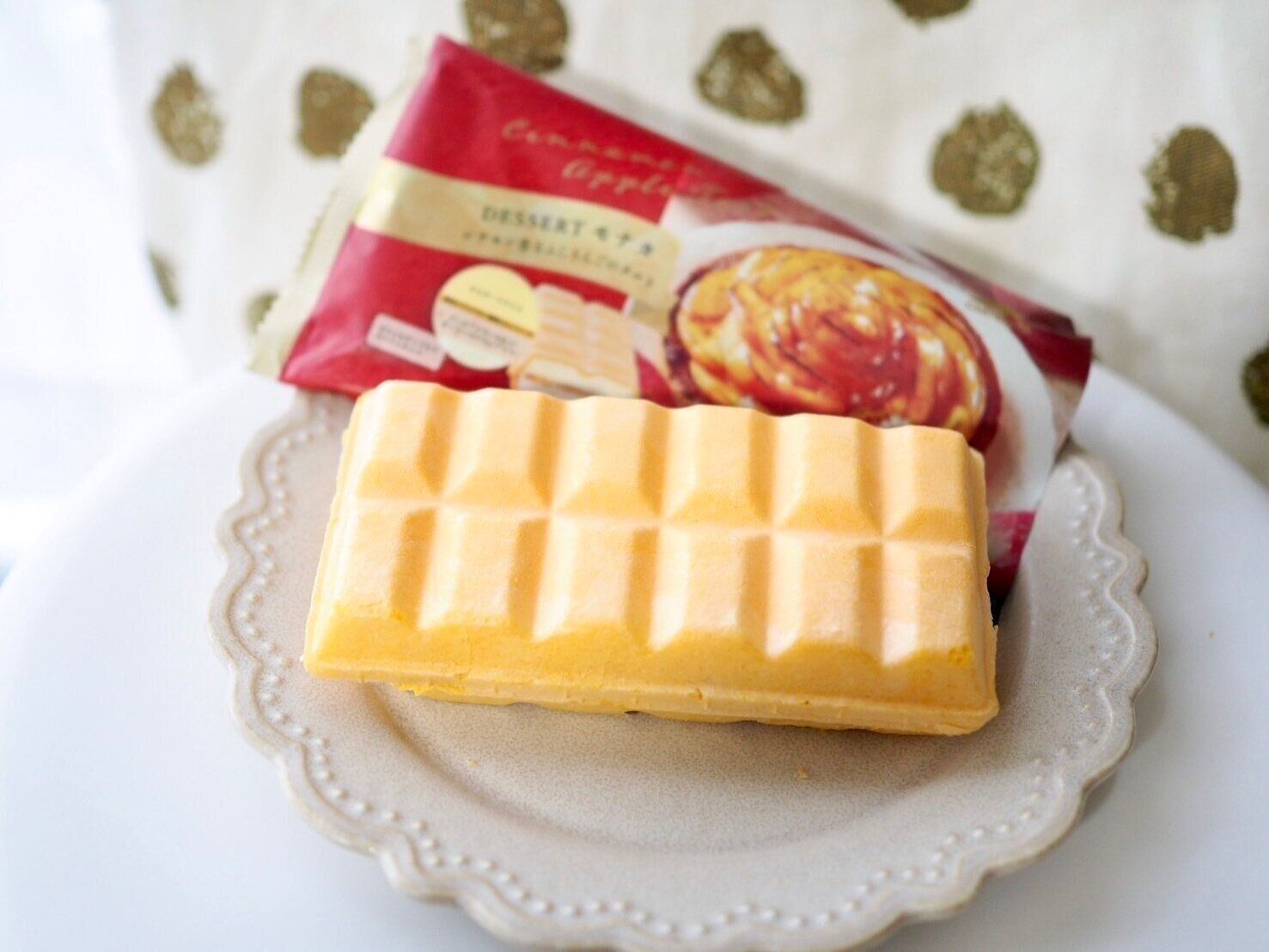 シャトレーゼ「DESSERTモナカ　シナモン香るふじりんごのタルト」商品写真