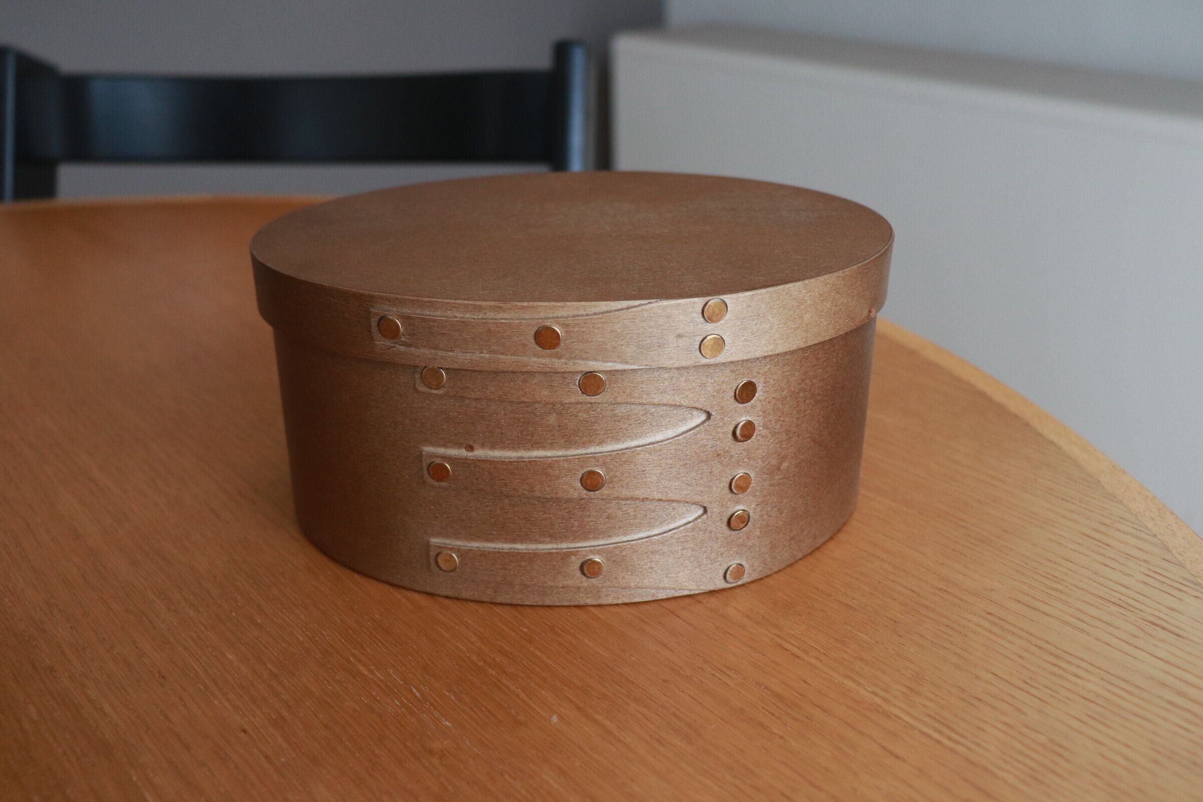 【3COINS】出しっぱなしでOK！収納にもディスプレイにもなるスリコの木製フタ付き収納ボックス