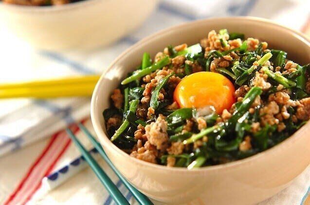 ひき肉とにら玉丼 お腹いっぱいレシピ