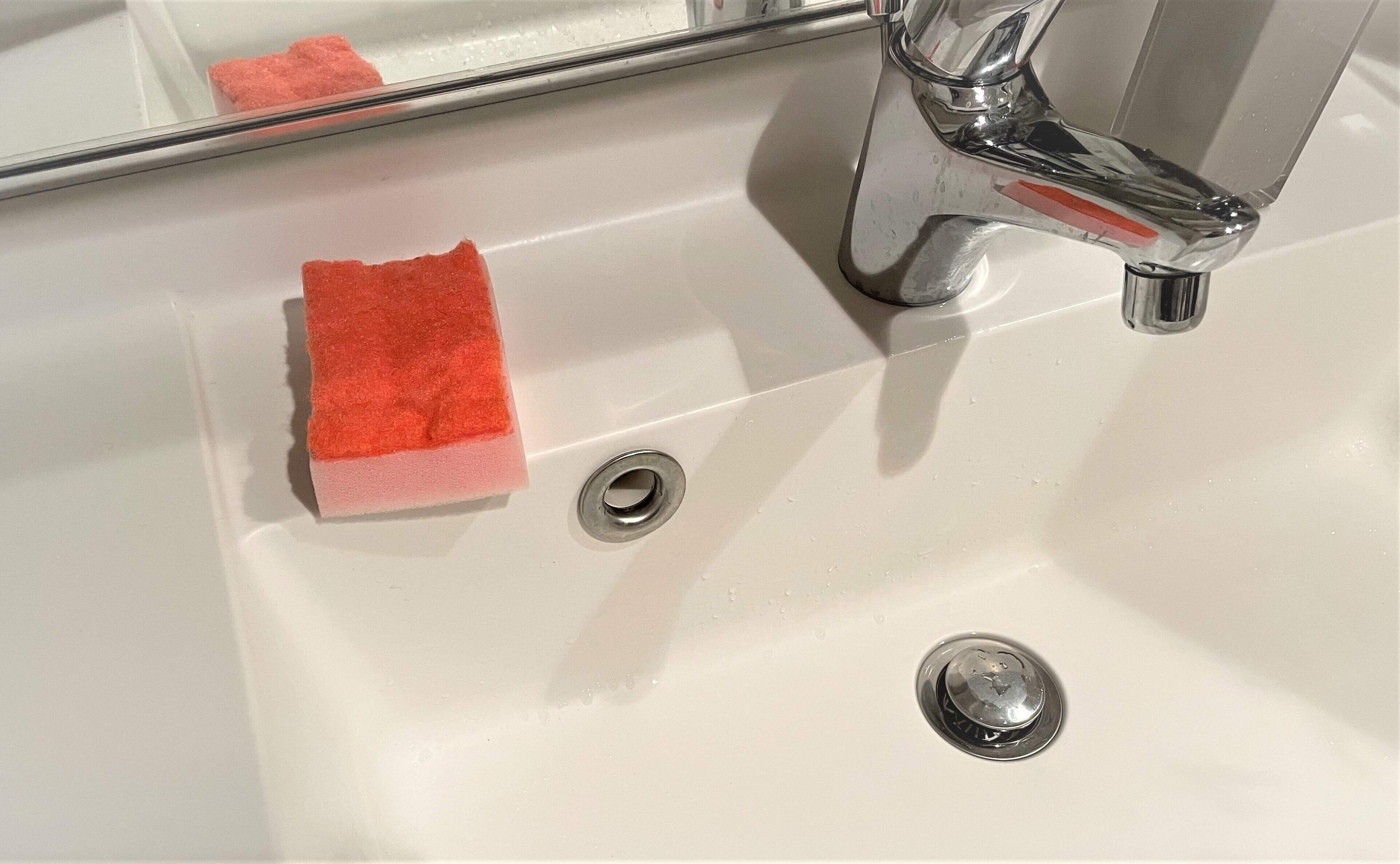 ダイソー こんなところにスポンジを収納できるの 衛生的で見た目もスッキリスポンジ収納アイテム サンキュ
